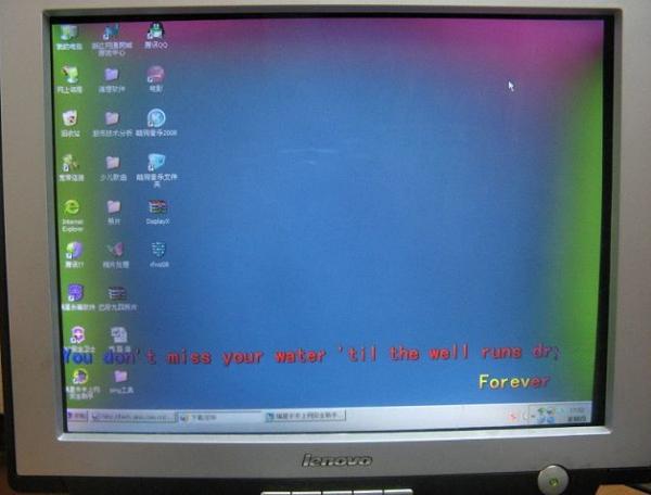 XP系统电脑显示器有波纹是怎么回事