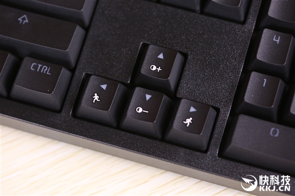 赛睿APEX M260机械键盘开箱：冰火两重天